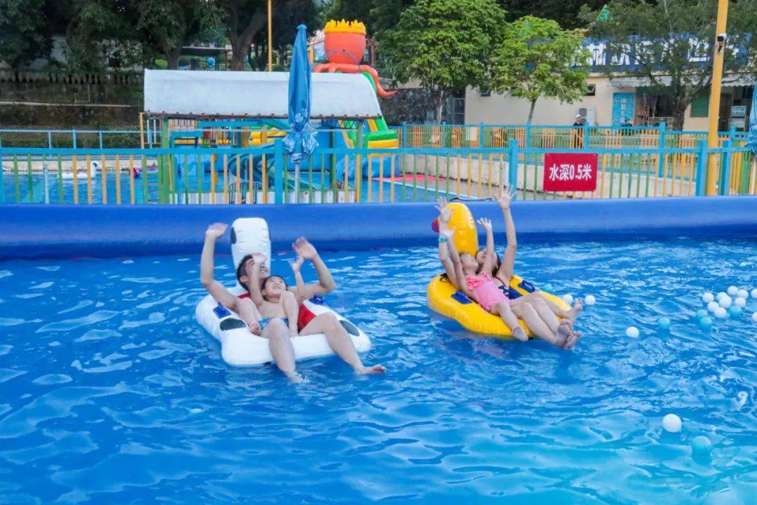 巨型水上漂浮赛,水域中的欢乐狂欢 巨型水上漂浮赛,水域中的欢乐狂欢