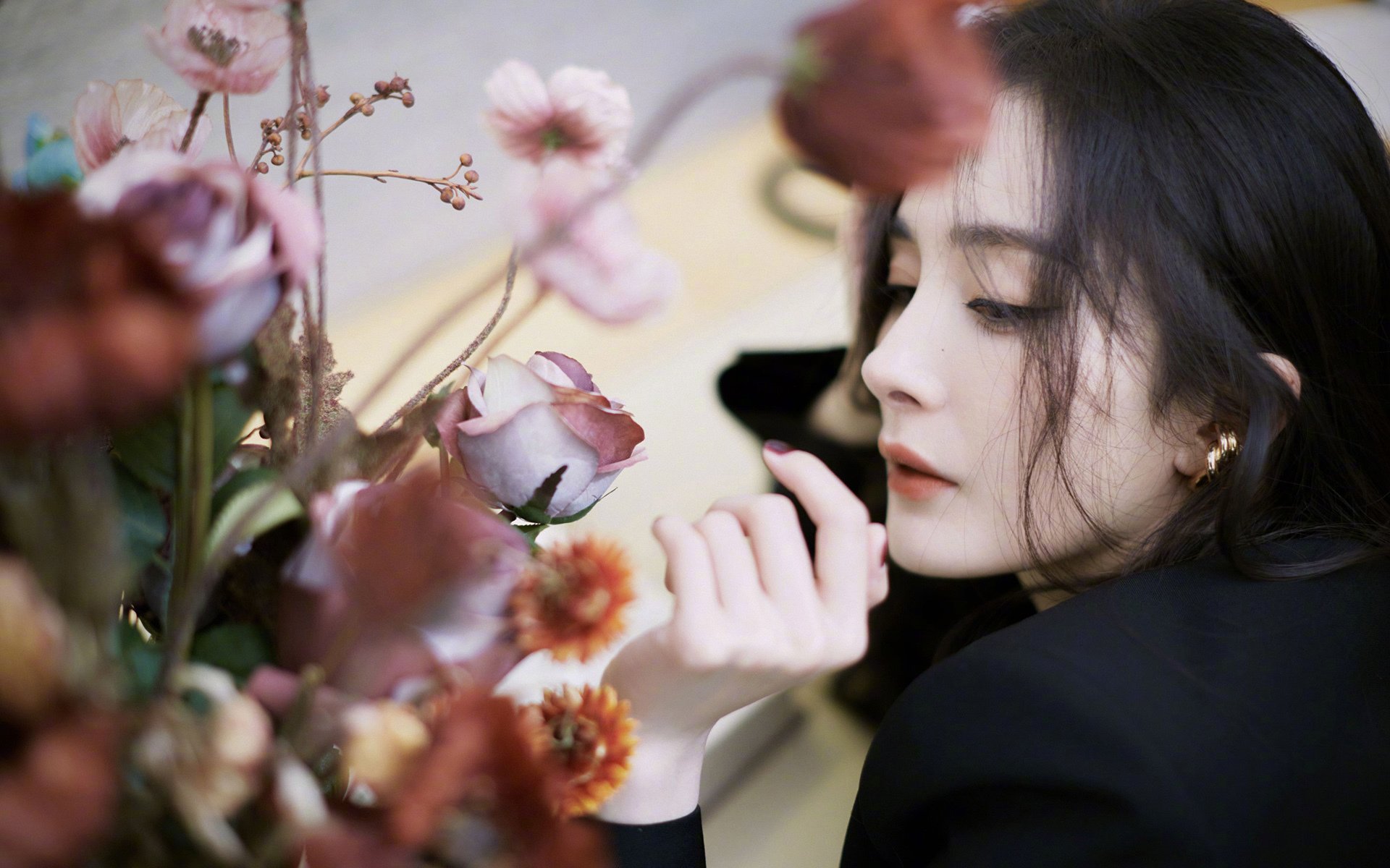 开云·体育官网-尼克斯击败雄鹿，西部决赛中布伦森锁死对手，布克转会尼克斯