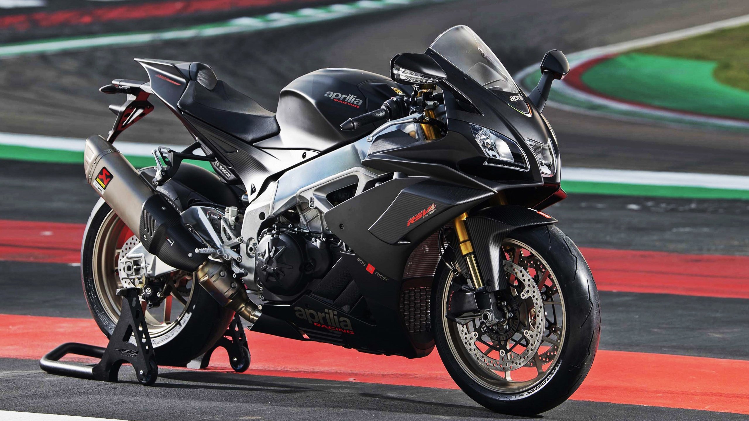 横滨水手主场大胜对手,横滨水手主力前锋