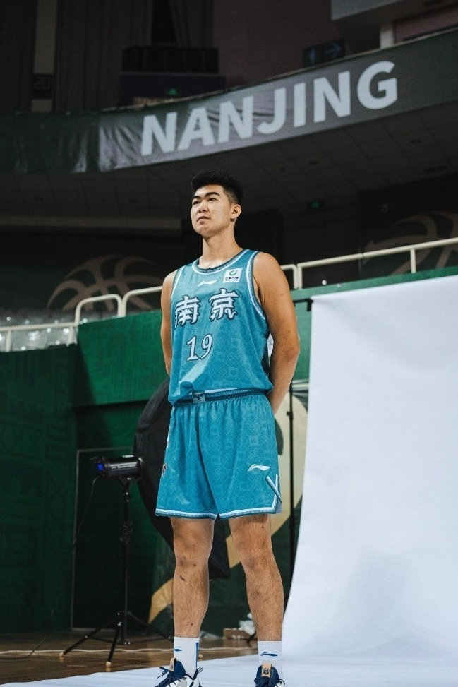 开云体育:观众心中的英雄:球迷怎看待运动员的表现的简单介绍 开云体育:观众心中的英雄:球迷怎看待运动员的表现的简单介绍