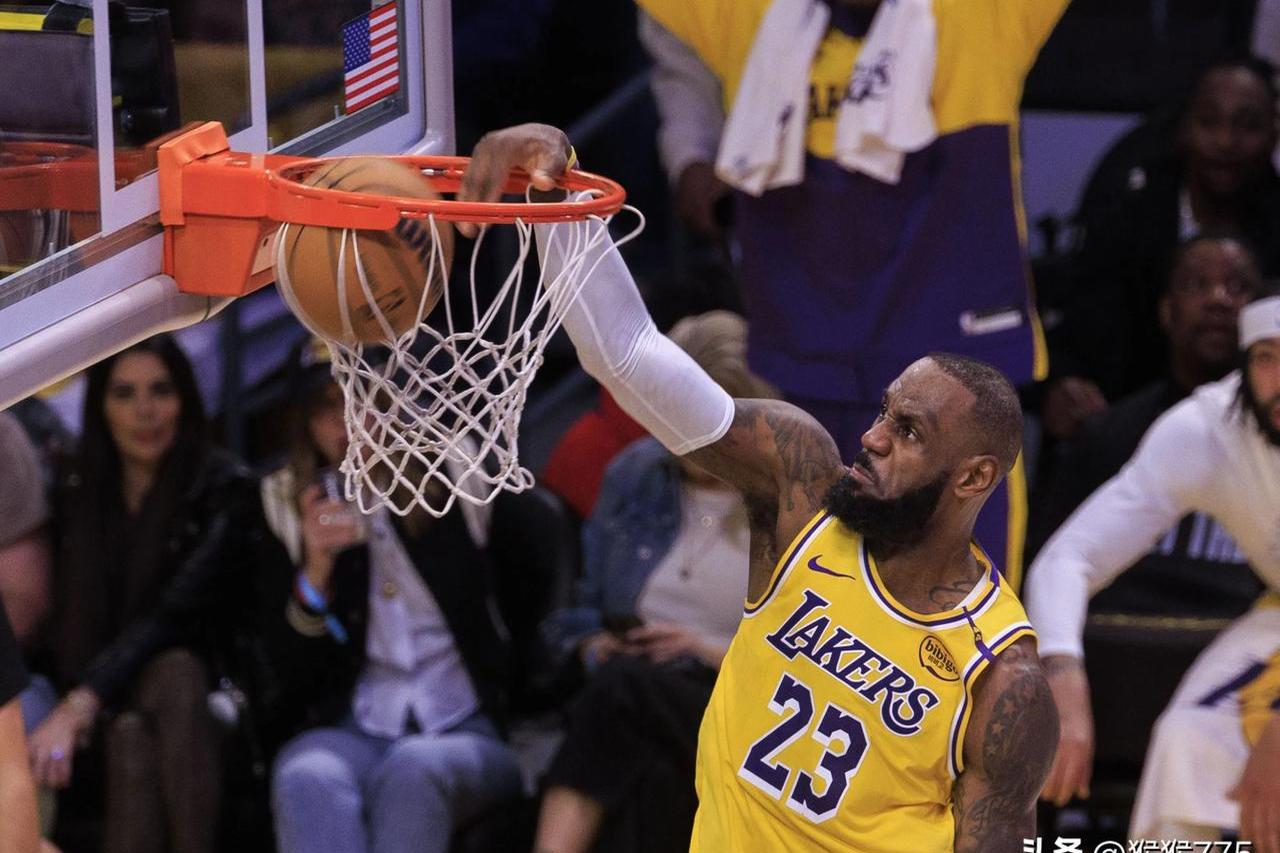 湖人vs快船:洛杉矶的巅峰对决 湖人vs快船:洛杉矶的巅峰对决